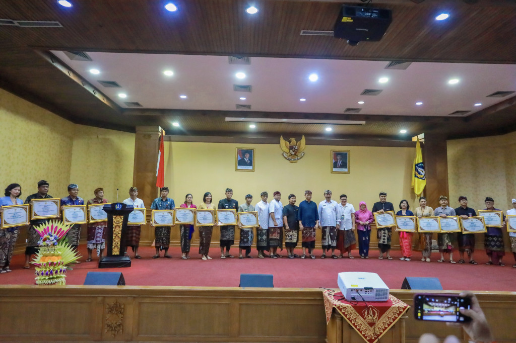 Penyerahan Sertifikat Uji Kompetensi dan Paritrana Award Jamsostek Tahun 2024